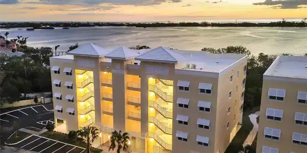 280 HIDDEN BAY DRIVE