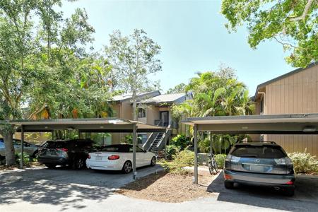 1720 GLENHOUSE DRIVE