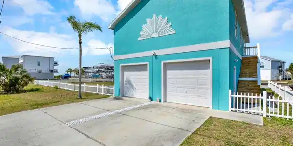 6325 LONNIE LEE LANE