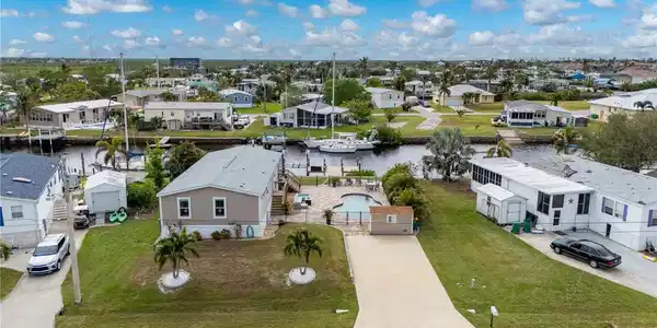 731 KINGFISH COURT