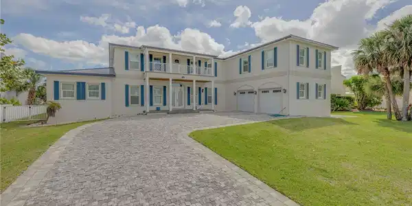 1221 COMMODORE DRIVE