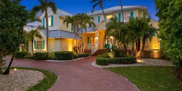 416 SHORE DRIVE E