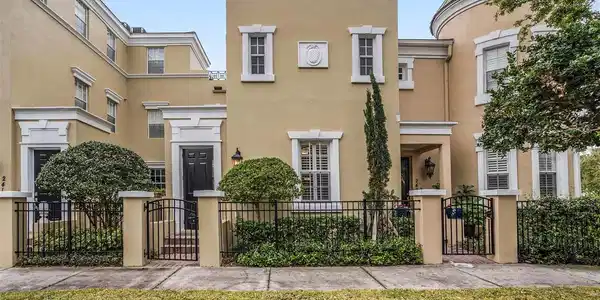 2419 VICTORIA GARDENS LANE