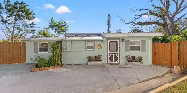 806 BAMBOO DRIVE S