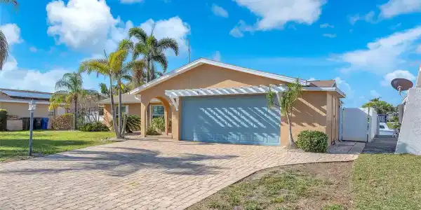 1012 SPINDLE PALM WAY