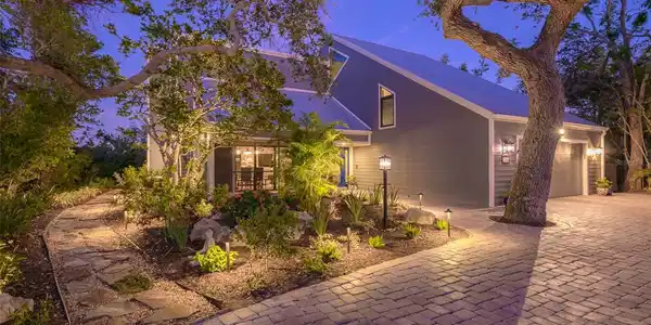 716 TROPICAL CIRCLE