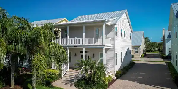 103 EAST CIRCLE DRIVE