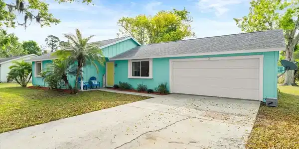 3 CASTLE MANOR DRIVE
