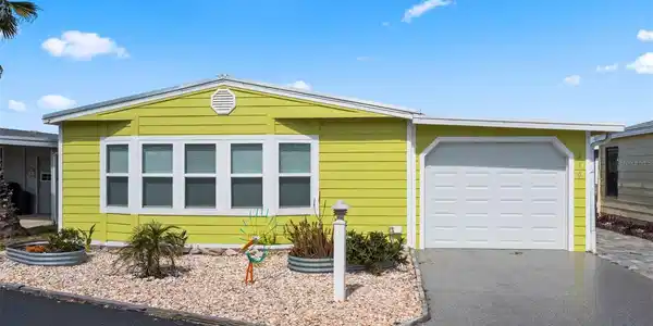 250 SEABREEZE DRIVE