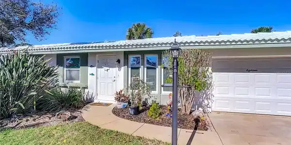 18 OAKWOOD DRIVE N
