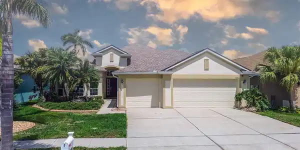 1820 MIRA LAGO CIRCLE