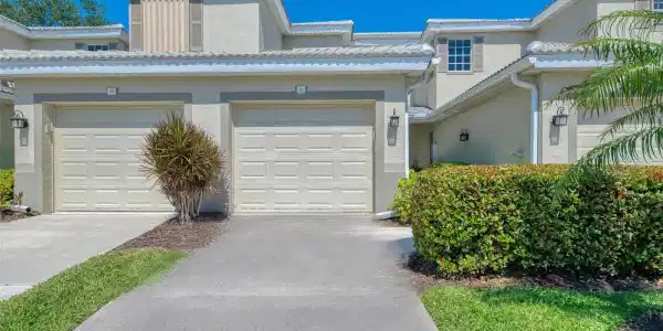 3433 GRAND VISTA COURT
