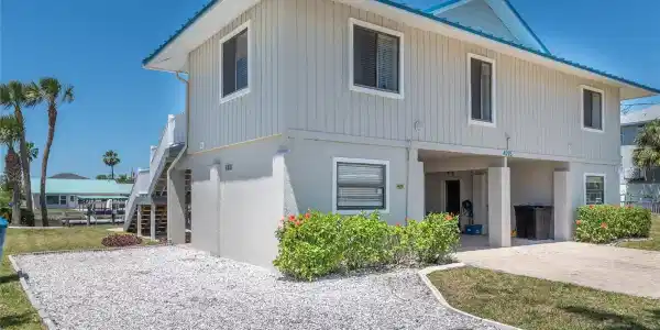 4275 BELLAIRE DRIVE
