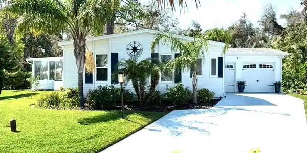 718 HELMSMEN LANE