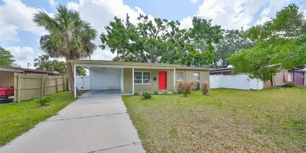 5621 GATEWAY DRIVE