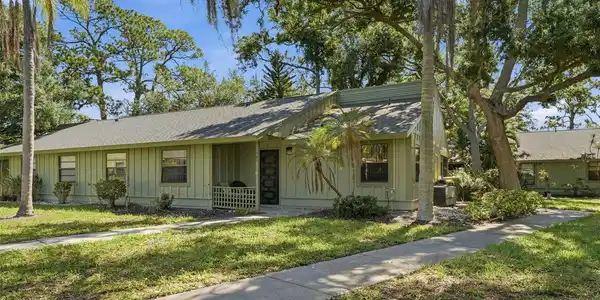5080 BARRINGTON CIRCLE