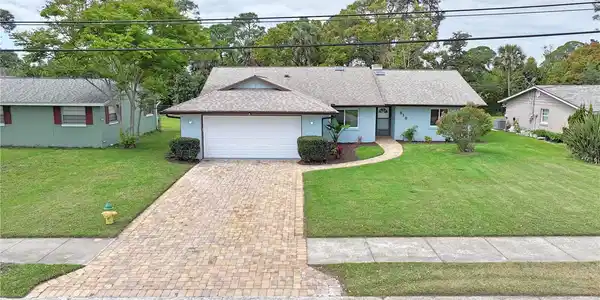 818 FAIRWAY DRIVE