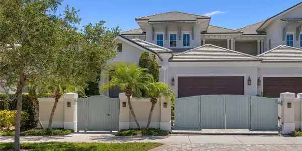 21 ROYAL PALM POINTE