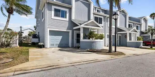 911 HARBOUR HOUSE DRIVE