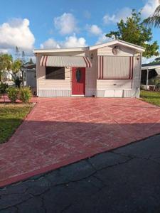1674 UNIVERSITY PARKWAY