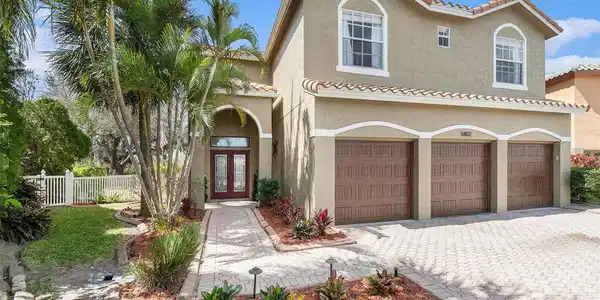 5802 HATTERAS PALM WAY