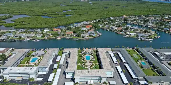 325 N CAUSEWAY