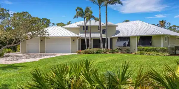 1657 BAYSHORE DRIVE