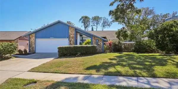 2943 MAYFAIR COURT