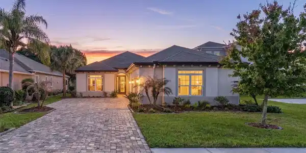 12 N LAKEWALK DRIVE