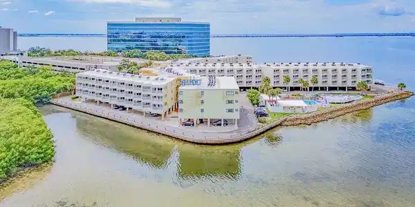 2506 N ROCKY POINT DRIVE