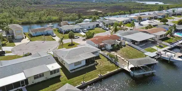 6627 LEESIDE ISLE