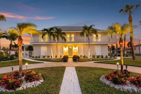 2605 HIBISCUS DRIVE W