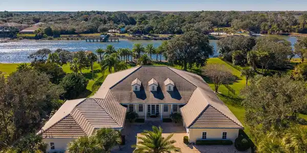 7 CAPRI COURT