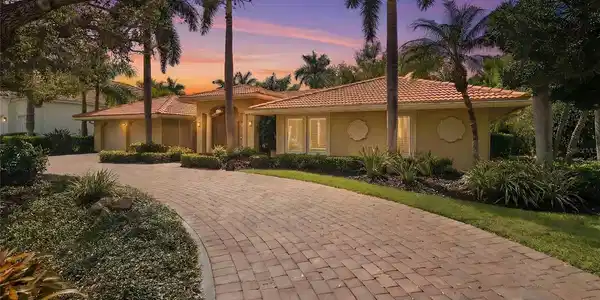 218 ROBIN DRIVE