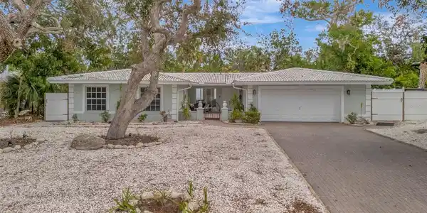 567 VENICE LANE
