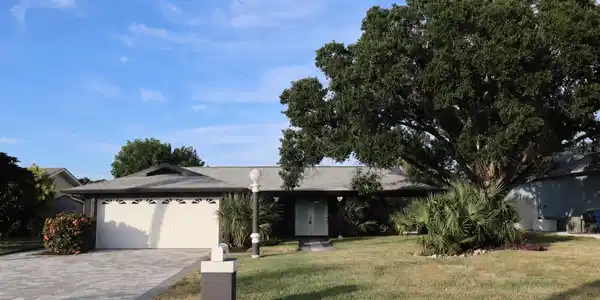 1019 SPINDLE PALM WAY