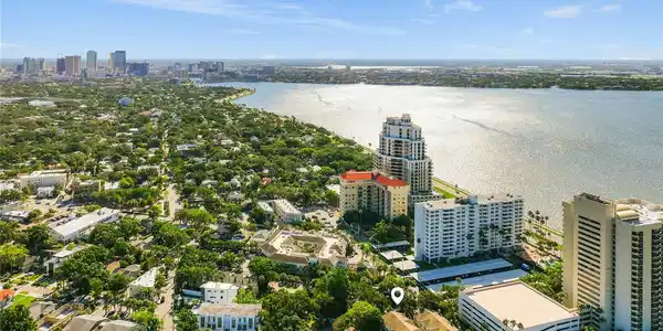 2403 W PALM DRIVE