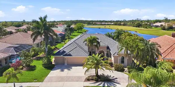 3323 LAKEVIEW LANE