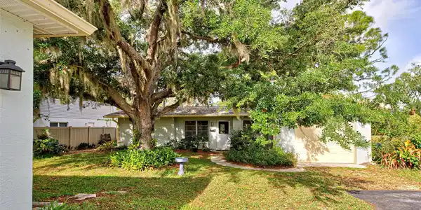 110 S OXFORD DRIVE