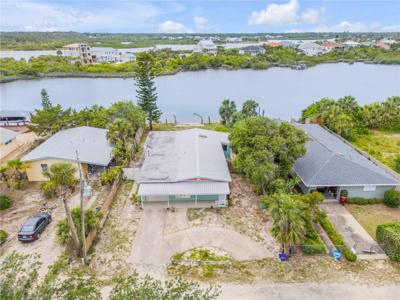2582 LAKESHORE DRIVE