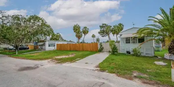 6833 GARDEN DRIVE