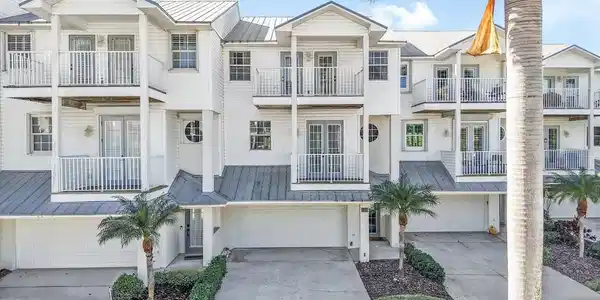 135 BATH CLUB CIRCLE