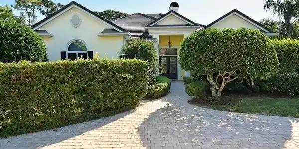 898 MACEWEN DRIVE