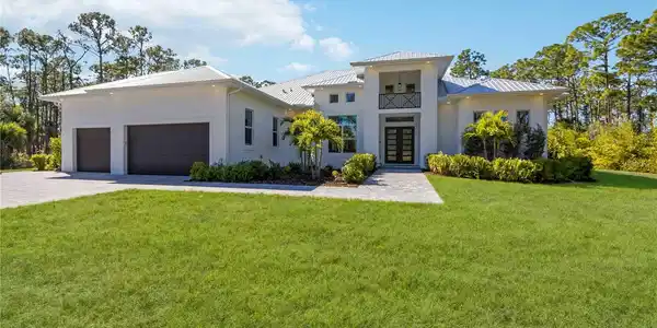 143 CREEK DRIVE SE
