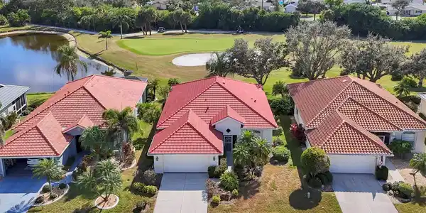 446 PINEWOOD LAKE DRIVE
