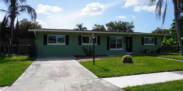 5805 OXFORD DRIVE