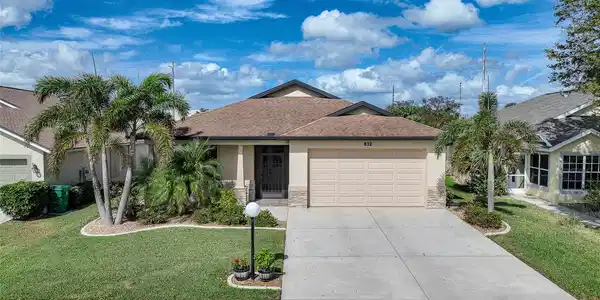 632 ROSE APPLE CIRCLE