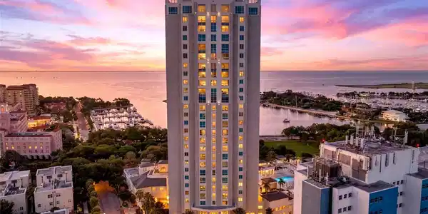 400 BEACH DRIVE NE