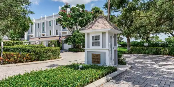 5010 BAYSHORE BOULEVARD