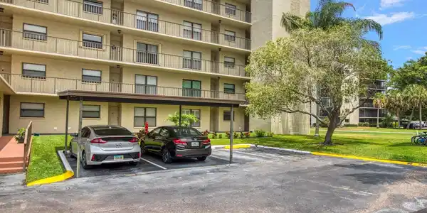 900 COVE CAY DRIVE